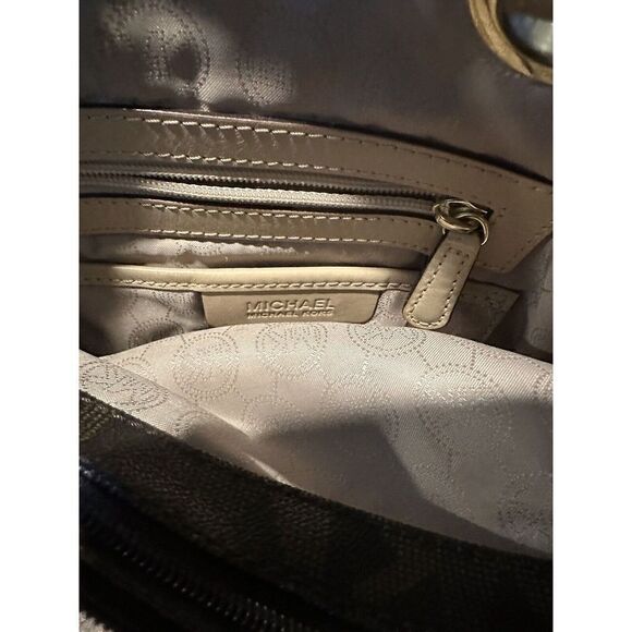 Michael Kors Brown Leather Tote Handbag. Gold Hardware. No Inside Stains. - Picture 8 of 9